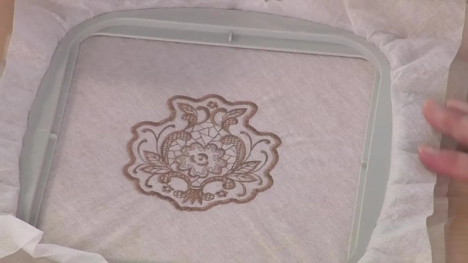 1940s-Style Free-Standing Lace Appliqués on a Brother Quattro: The Tulle “Sandwich” Method That Actually Stitches Clean