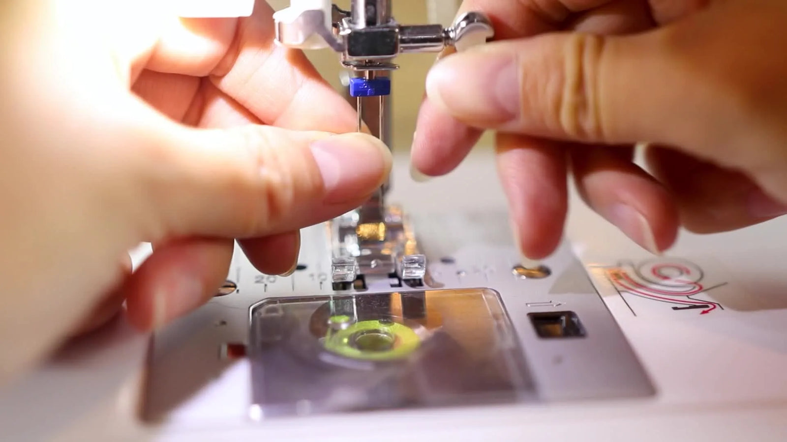 Двойная игла на обычной машине: как установить, заправить и прошить аккуратный трикотажный подгиб