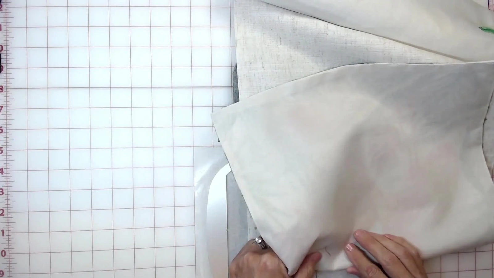 Durkee EZ Frame on a Thick, Lined Table Runner: The Floating Method That Stops Shifting (and Saves Your Sanity)