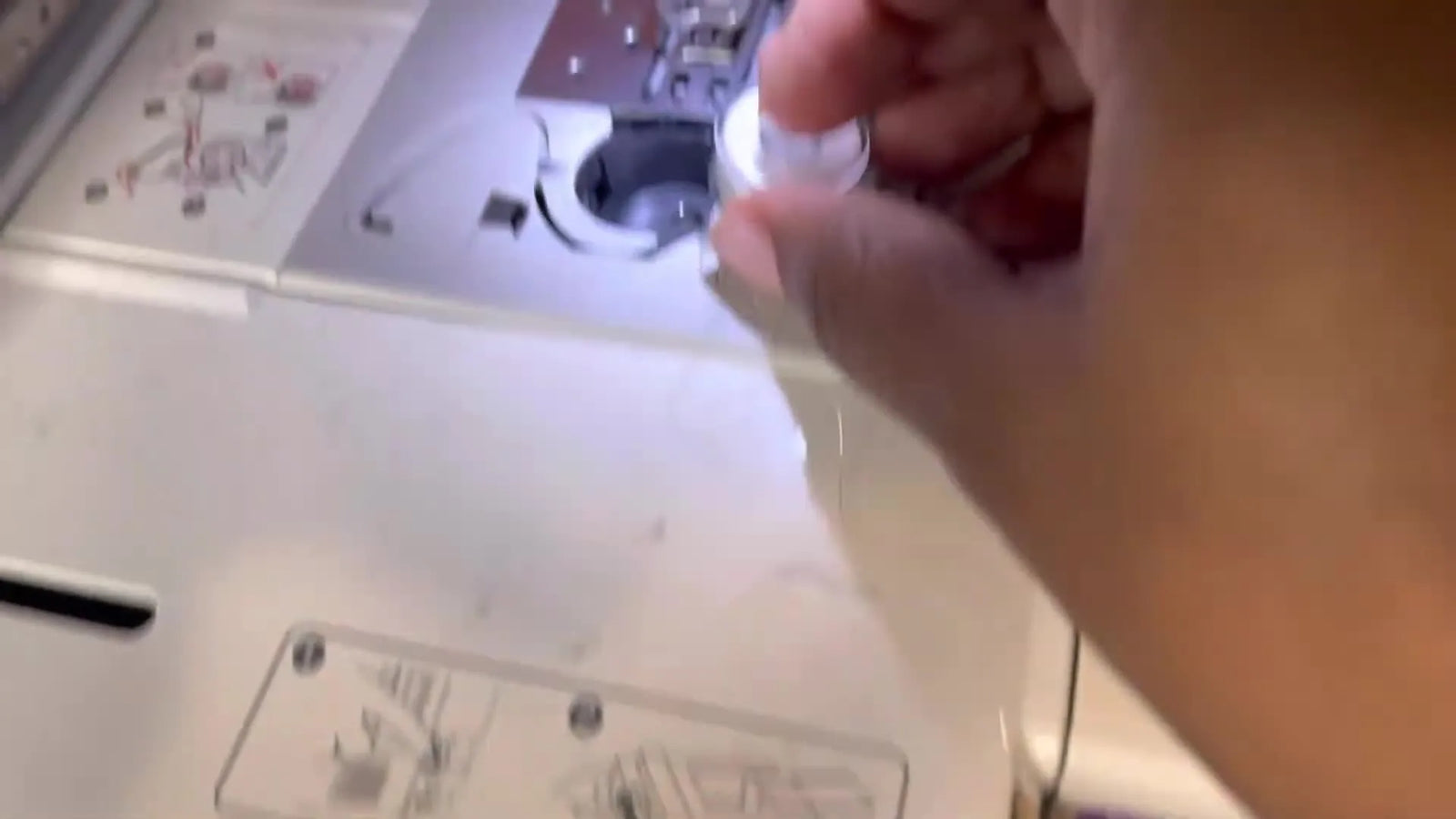 Threading the Brother SE400 Without Tears: The Bobbin “P-Shape” Trick, the Take-Up Lever Catch, and a Calm First Stitch