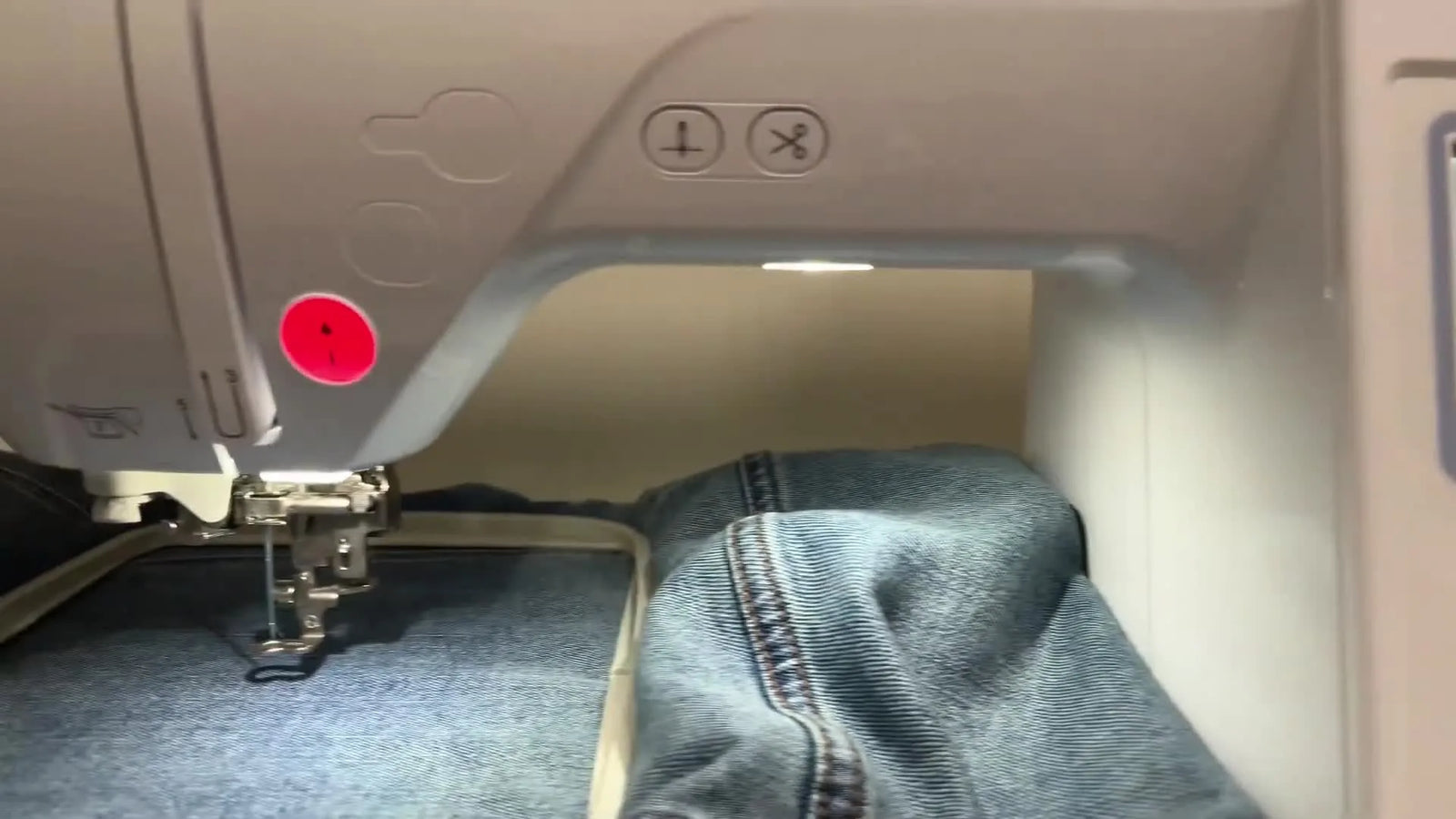 Haft na dżinsie krok po kroku: żółw na kurtce z Brother PE-800