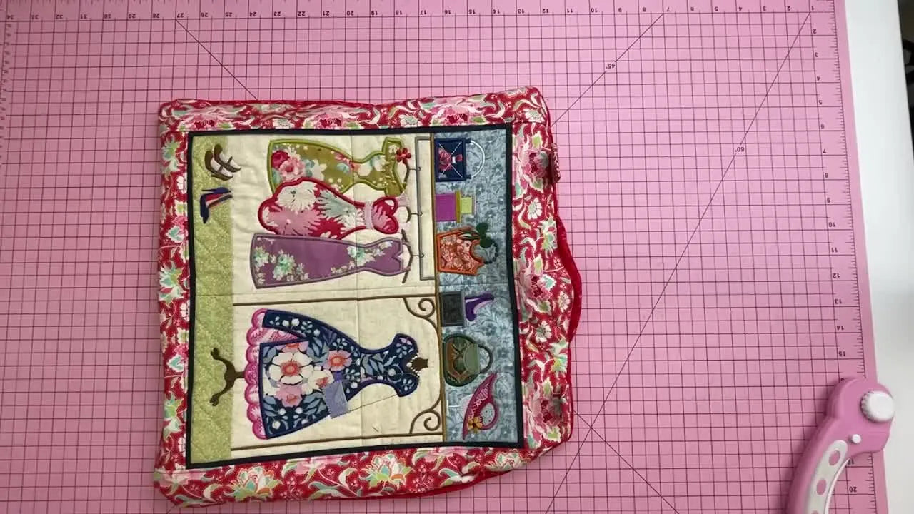 Boutique Dress Hanger Wall Hanging (Sweet Pea Block 2): Cleaner Raw-Edge Appliqué, Flatter Borders, and a Finish You’ll Be Proud to Hang