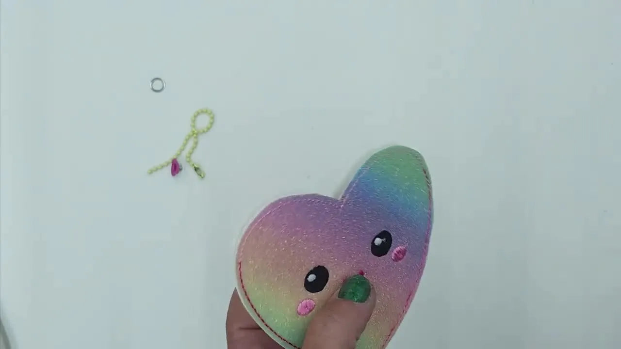 A 5-Minute ITH Heart Coin Pouch on Glitter Vinyl: Clean Edges, No Shifting, and Snaps That Actually Close