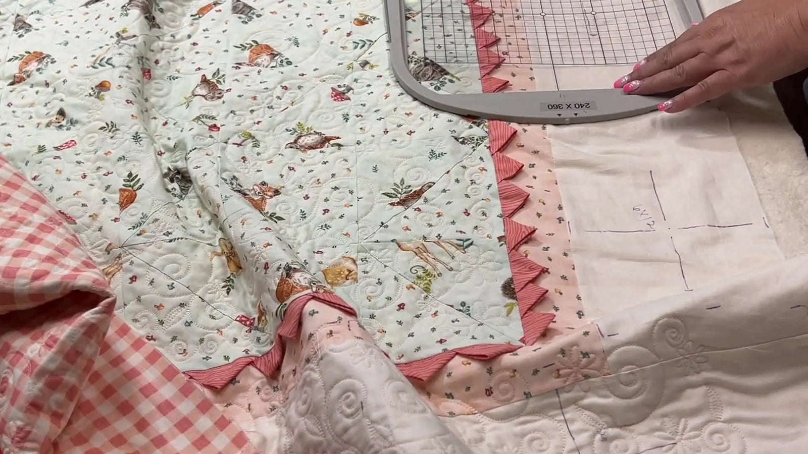 Quilt Borders on a Brother Embroidery Machine Without the Headache: Clear Blue Tiles, Prairie Points, and a Clean Binding Finish