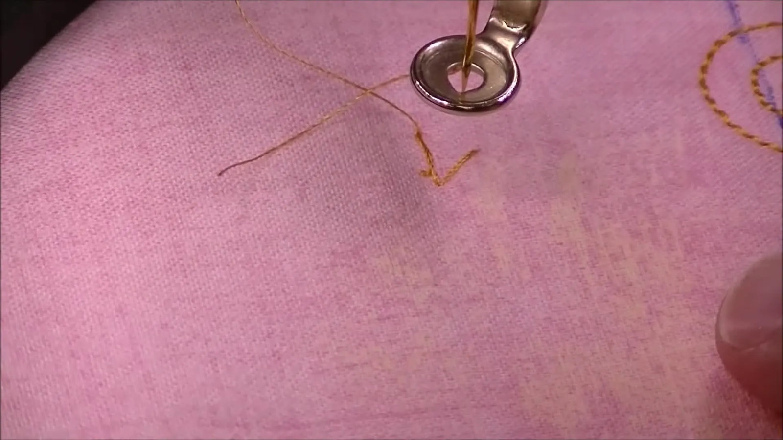 Bernina Continuous Embroidery on the B 590/790/880: The Re-Hooping Method That Makes Edge-to-Edge Quilting Actually Line Up