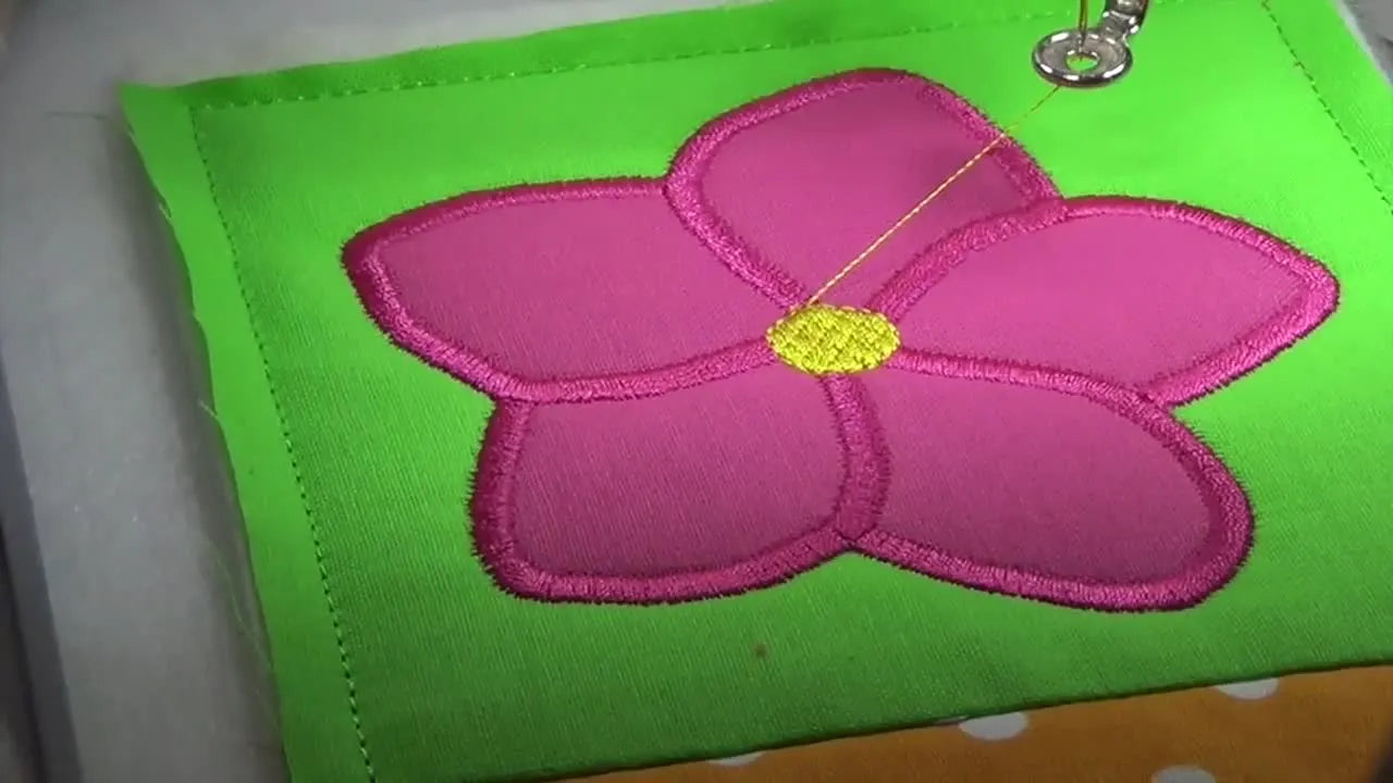 A No-Bind ITH Flower Mug Rug on a BERNINA: The Painter’s Tape Trick That Saves Your Presser Foot (and Your Sanity)