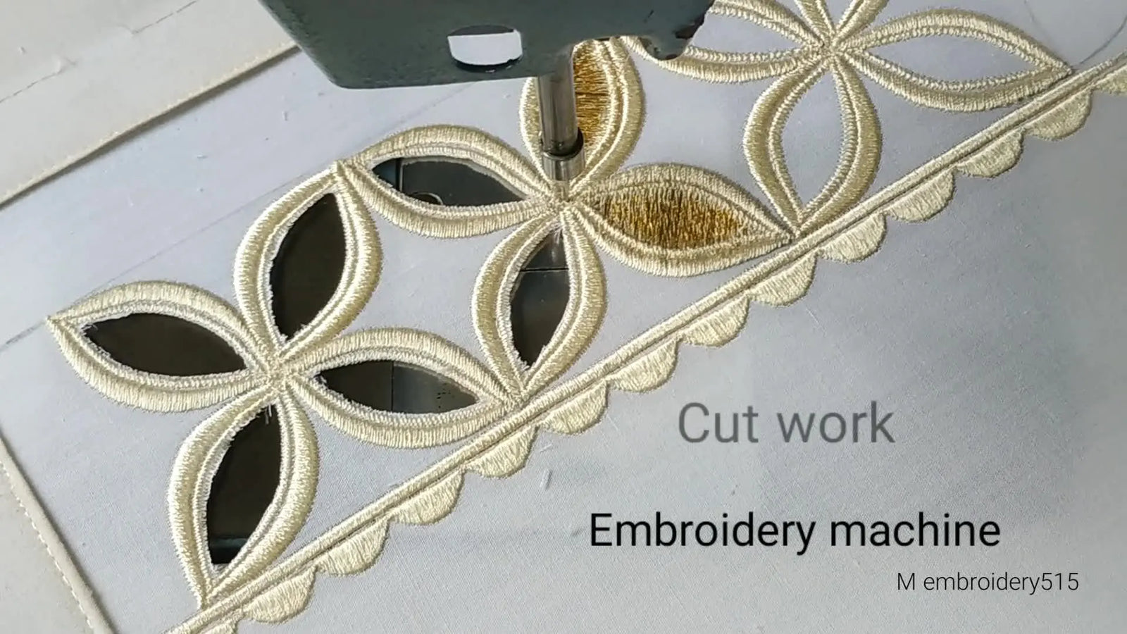 Haft ażurowy (cutwork) na maszynie: złoto-niebieska koronka krok po kroku