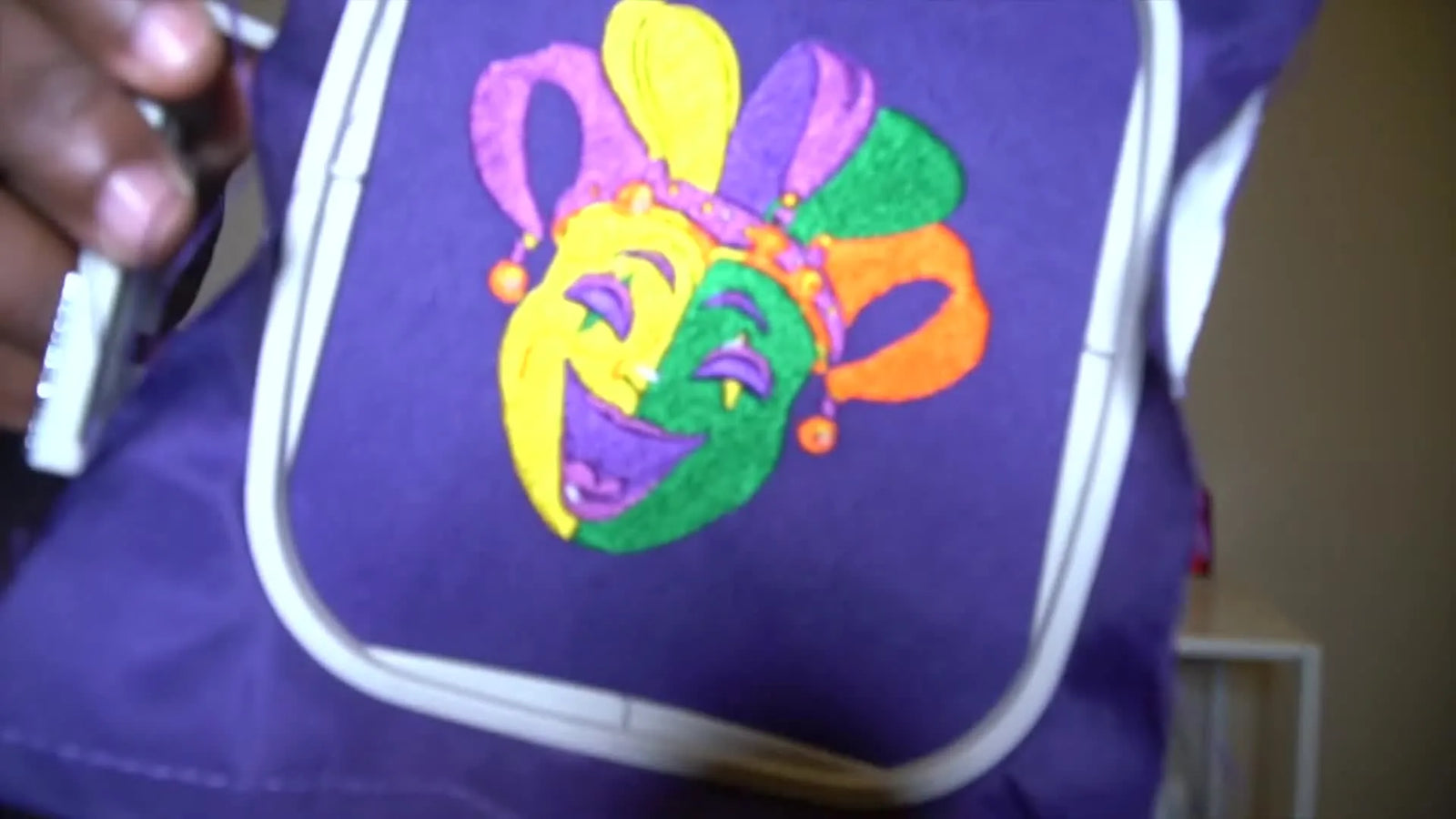 A Clean 5-Color Mardi Gras Jester Mask on the Brother SE1900 (4x4 Hoop) — The Fast, Flat, Sellable Stitch-Out
